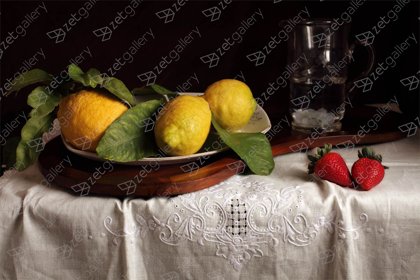 Bodegón de los limones y las fresas, original Naturaleza muerta Digital Fotografía de Cecilia Gilabert