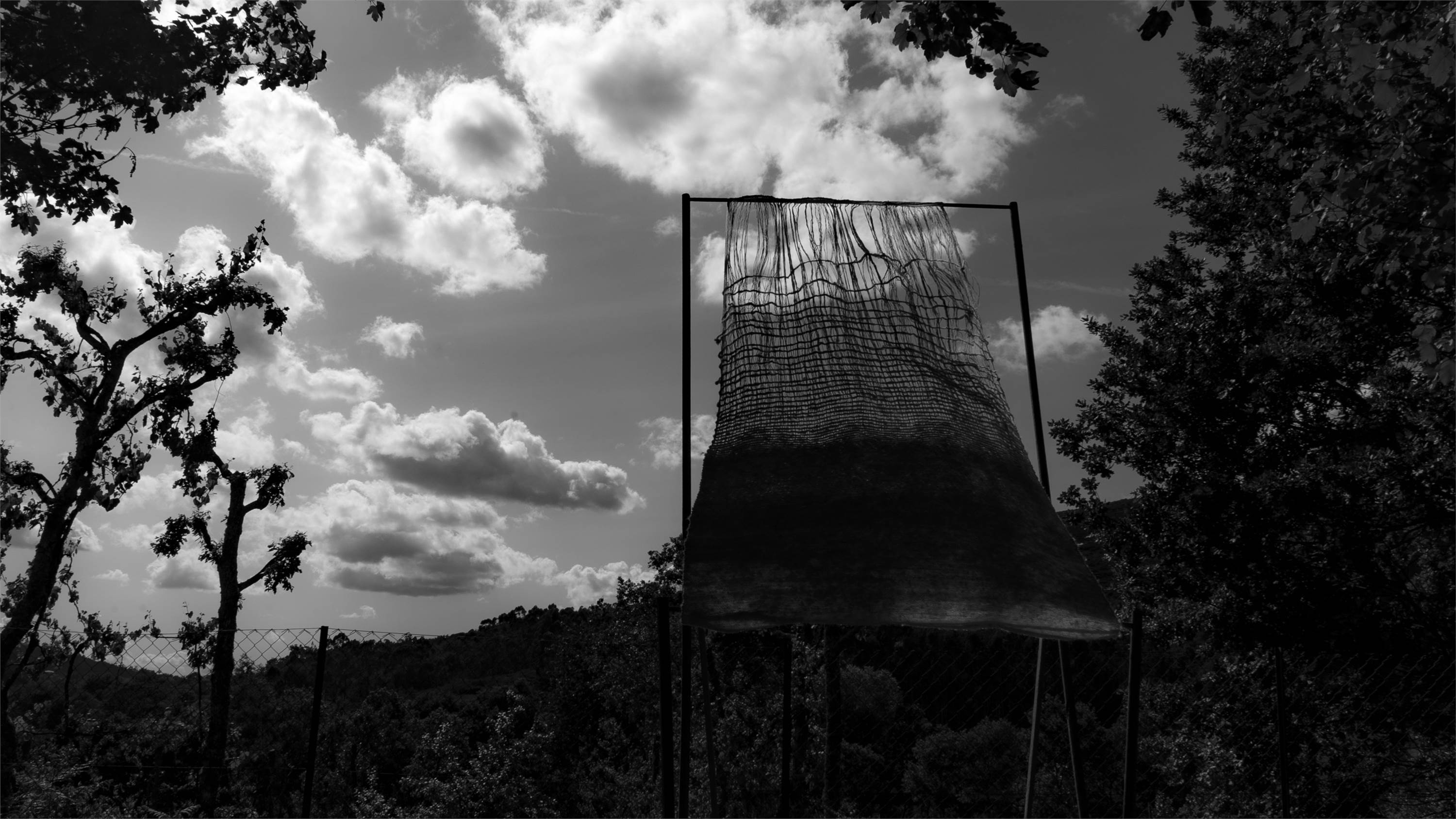18.05.2021. Patricia Oliveira was in an  artistic residency at Casa da Lã (House of wool) in Bucos, Cabeceiras de Basto. The artist spent 10 months working in collaboration with the women of Bucos in the production of an art installation based on wool. "Montanha" (Mountain) (2021) is the result of the artwork presented on May 18th, International Museum Day.