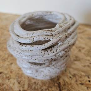 Casúlo Branco III, Escultura Cerâmica Figura Humana original por Ana Sousa Santos