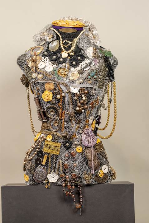 Condessa, original Animaux Technique mixte Sculpture par Zélia Mendonça