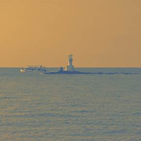 A Lighthouse In The Sea (ii), original Hombre Cosa análoga Fotografía de Hua  Huang