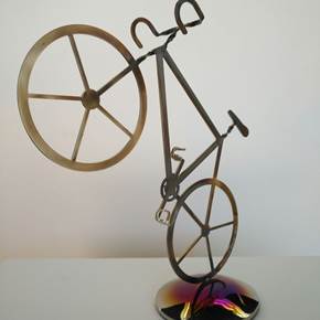 Bicicleta 250 de carrera 1/1, original Small Metal Sculpture by Juan Coruxo