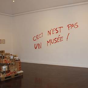 Goes Circus / Ceci n'est pas un Musée!, original Avant-garde Carte Sculpture par Diogo  Goes
