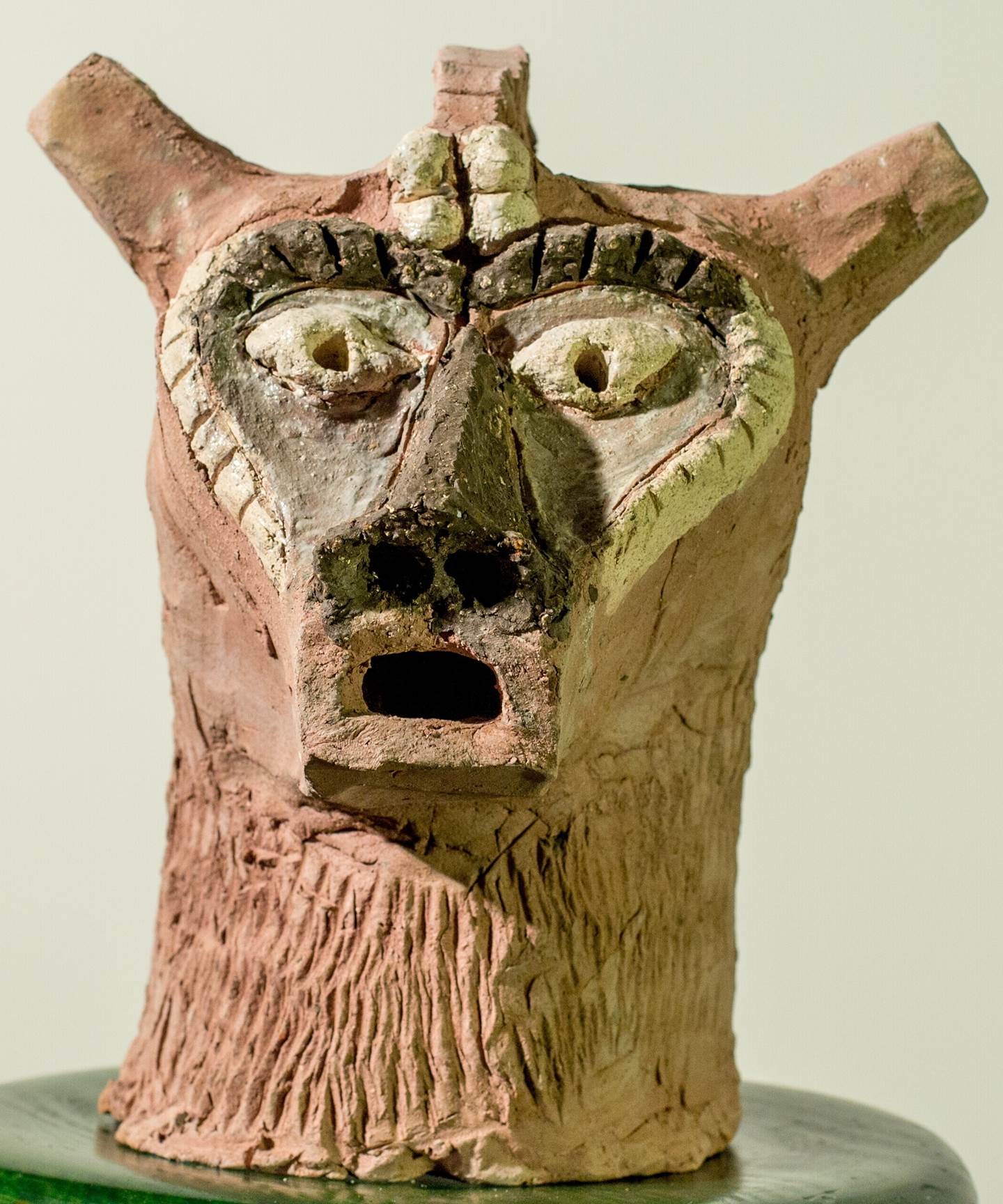 Gárgula , original Animals Ceramic Sculpture by Isabel Amaral