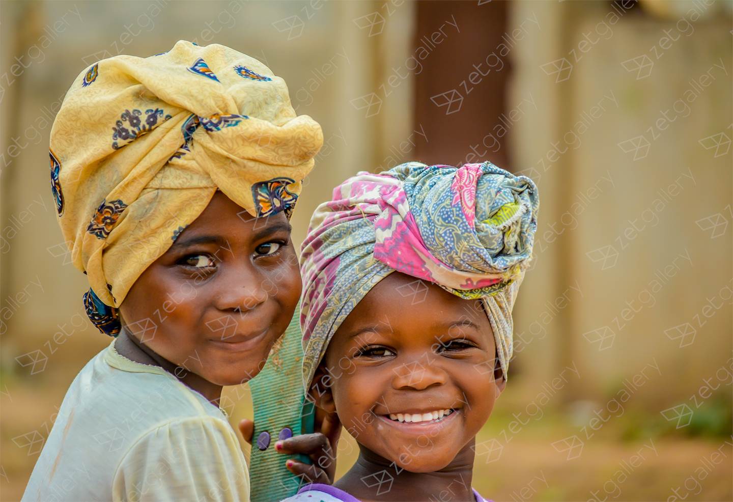 Sorrisos de Luanda, Fotografia Digital Preto e Branco original por Fernando  Gilberto