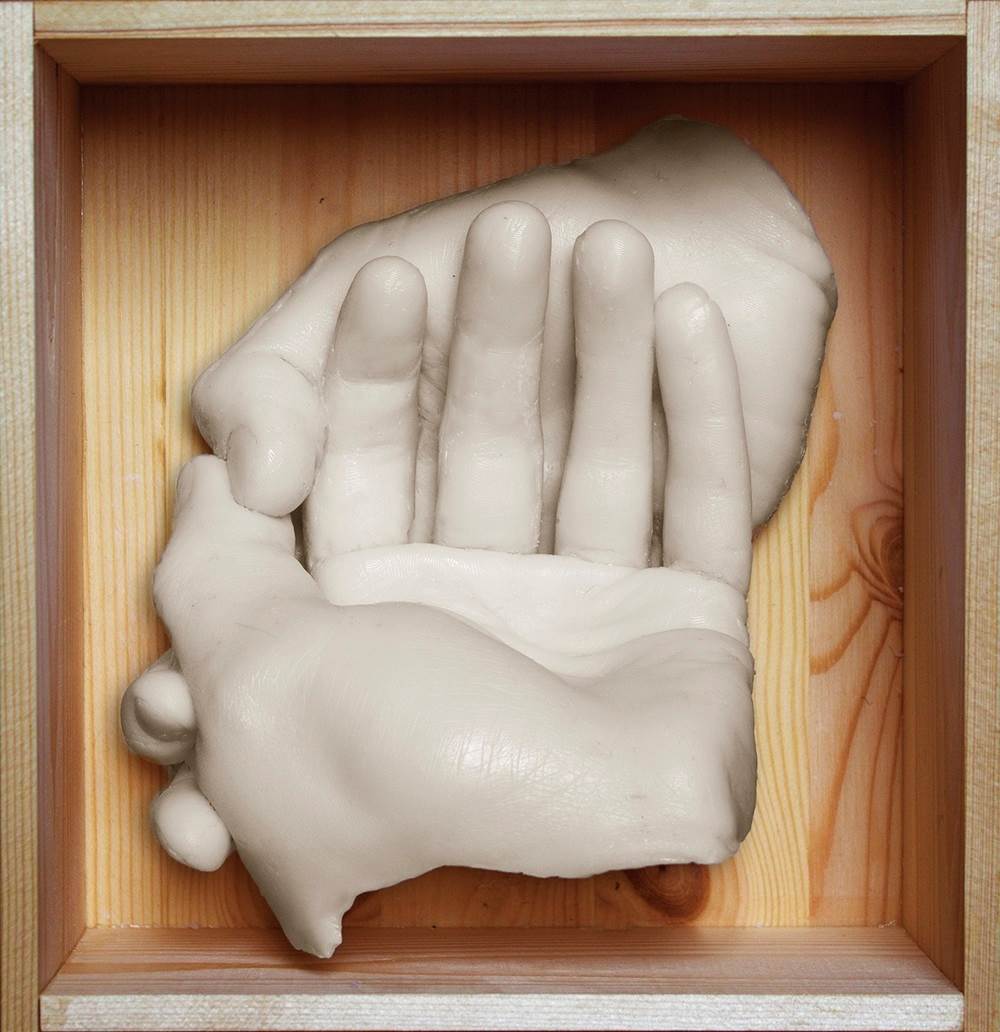 Plaster Hands III, original Nature morte Plâtre Sculpture par Ana Sousa Santos