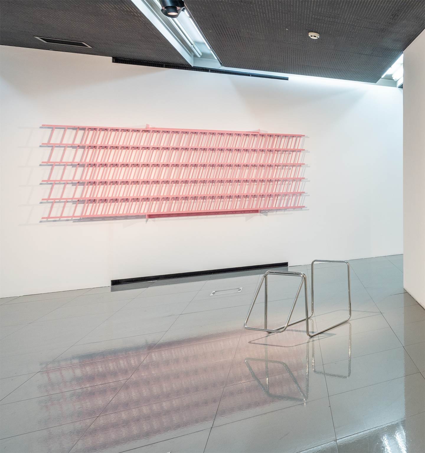Disappearance (pink), 1, original Minimaliste Technique mixte Sculpture par Fernanda  Fragateiro