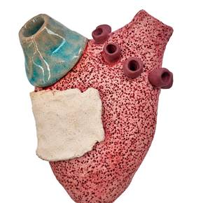 Coração em Contramão 1, original Human Figure Ceramic Sculpture by Liliana Velho