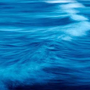 BLUE WAVE, Large Edition 1 of 5, Fotografia Digital Abstrato original por Benjamin Lurie