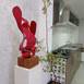 Chama Vermelha na Base de Madeira Reciclada, Escultura Ferro Natureza original por Antonio Spinosa  Barbosa Neto