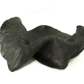 Tágide (black 1), original Resumen Cerámico Escultura de Ana Almeida Pinto