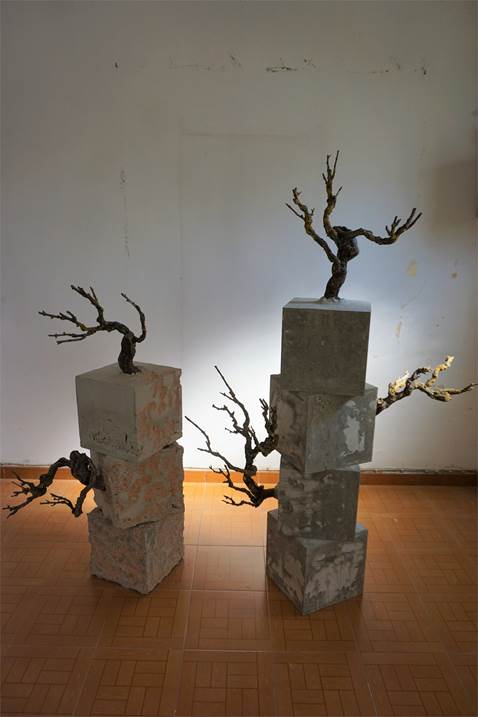 Conflito , original Abstract Wood Sculpture by Jéssica Burrinha