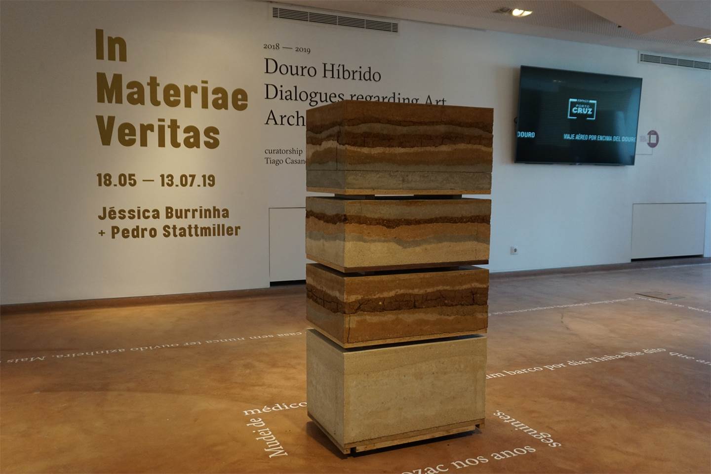 In Materiae Veritas, original Géométrique Technique mixte Sculpture par Jéssica Burrinha