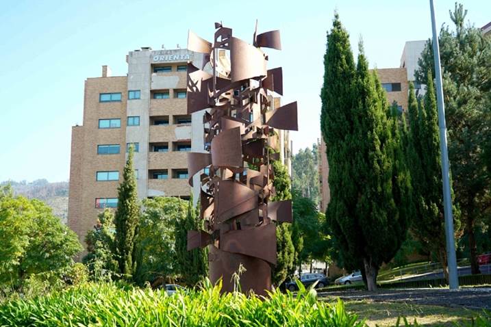 Janelas Abertas, Escultura Ferro Natureza original por Miguel  Neves Oliveira