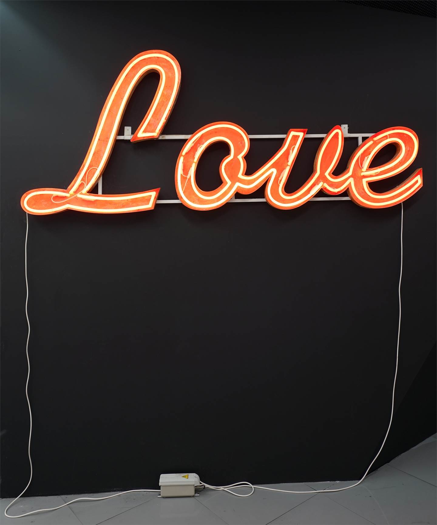 Love, Escultura Técnica Mista Abstrato original por João  Louro