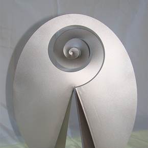 Carrapicho ó vento mareiro (Descomposición del óvalo), original Abstrait Métal Sculpture par Juan Coruxo