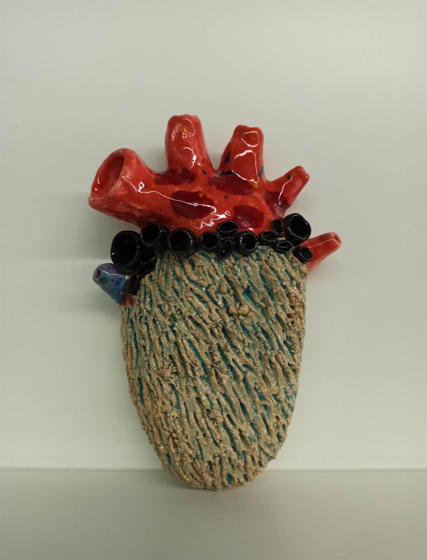Coração em Contramão #5, original Abstrait Céramique Sculpture par Liliana Velho