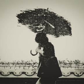 Illusional Reality - She Walks In The Rain , original Abstrait Analogique La photographie par Hua  Huang