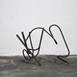 Em Linha_001, original Abstrait Le fer Sculpture par Joana Lapin