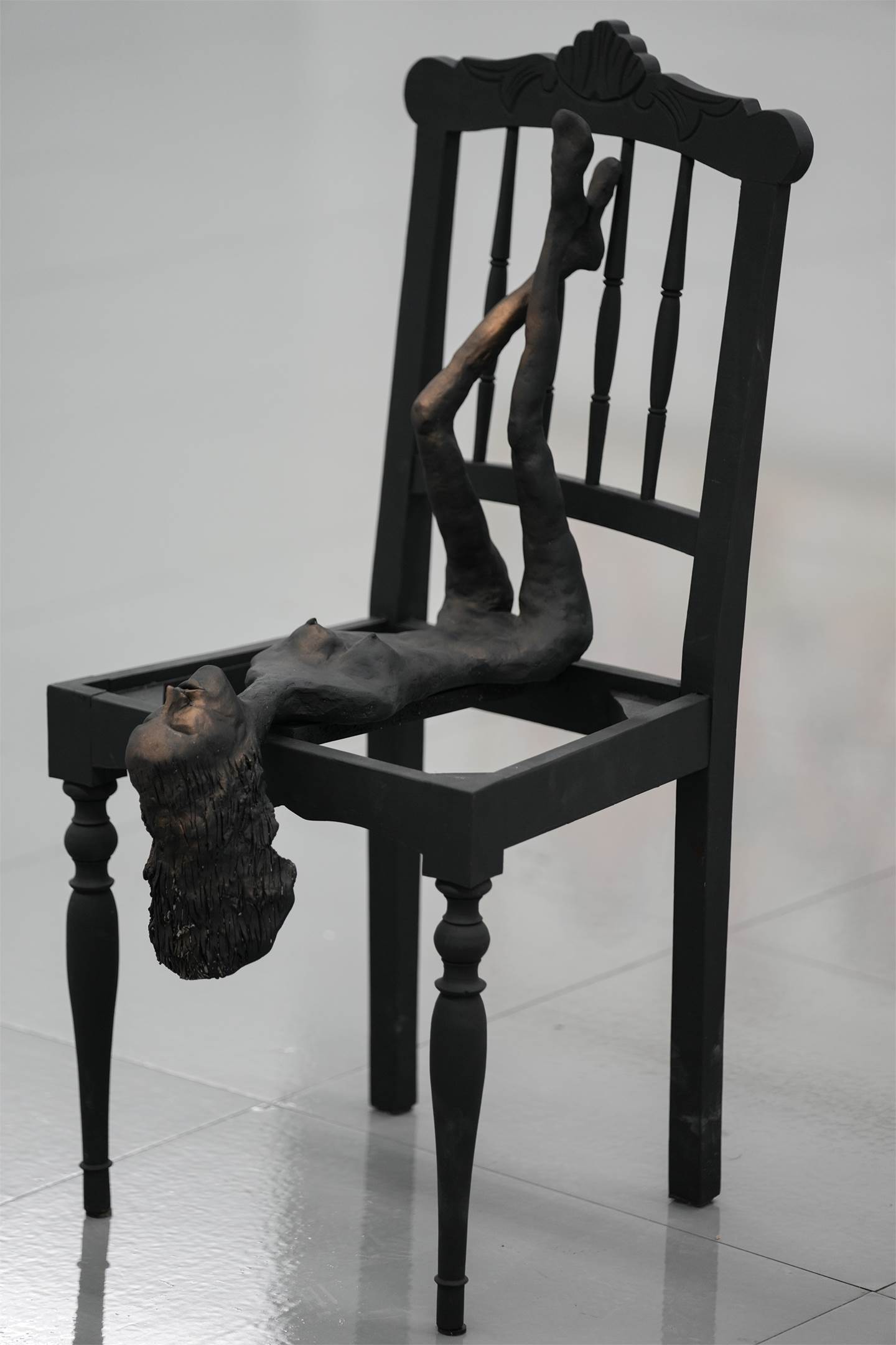 A puta da cadeira, original Abstract Mixed Technique Sculpture by Marcia Ruberti