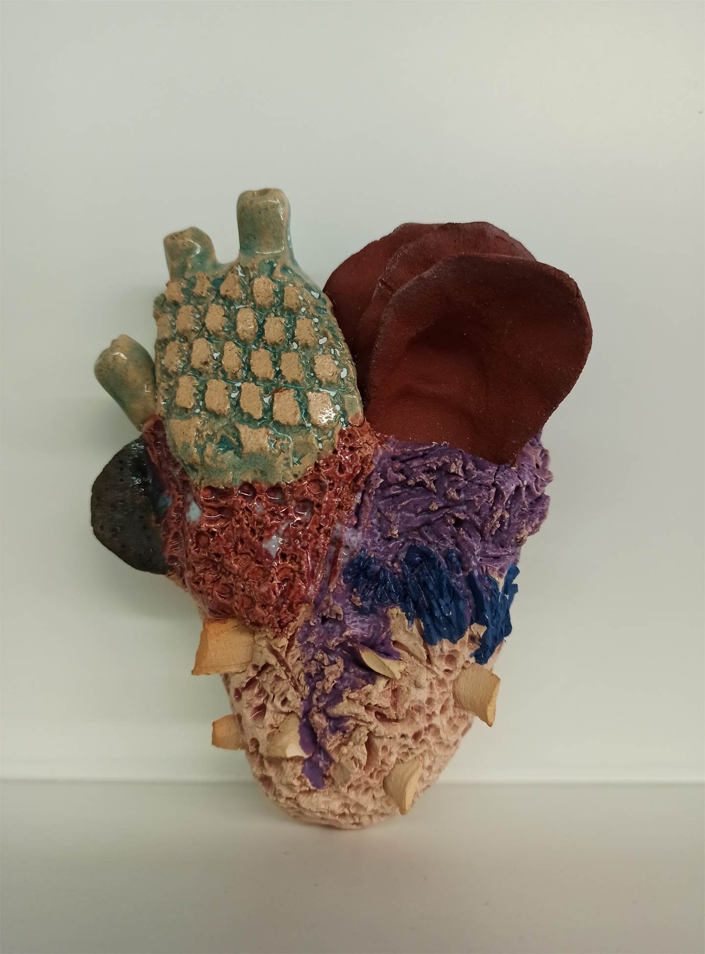 Coração em Contramão #3, original Abstrait Technique mixte Sculpture par Liliana Velho