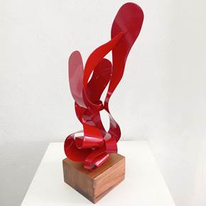 Chama Vermelha na Base de Madeira Reciclada, original La nature Le fer Sculpture par Antonio Spinosa  Barbosa Neto