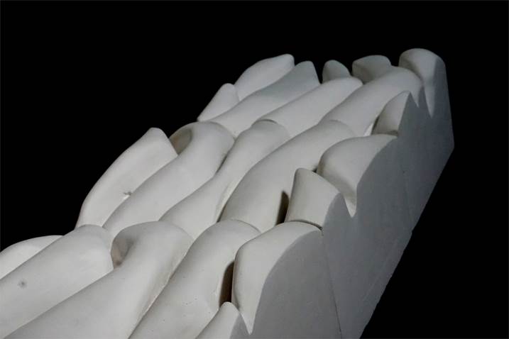 Estratos de Pensamento IV, original Abstrait Plâtre Sculpture par Jéssica Burrinha