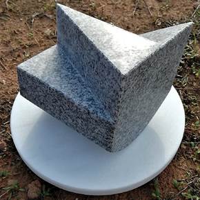PENDIENTES/SLOPES Nº 2 (SERIE II). VALENCIA 2022, original Geometric Granite Sculpture by OSCAR AGUIRRE COMENDADOR
