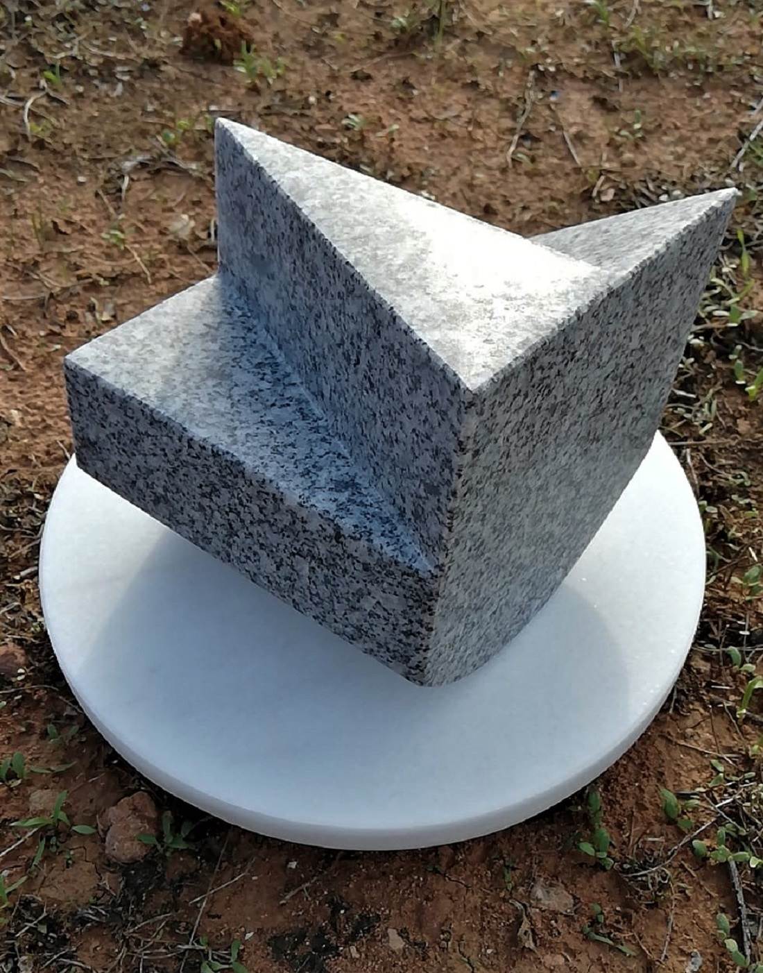 PENDIENTES/SLOPES Nº 2 (SERIE II). VALENCIA 2022, original Geometric Granite Sculpture by OSCAR AGUIRRE COMENDADOR