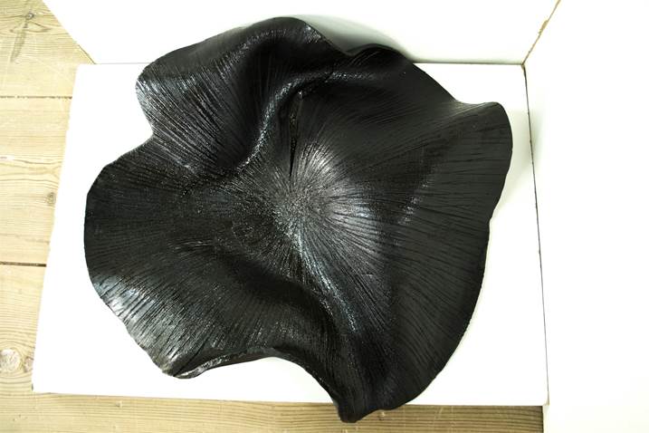 Tágide (black 4), original Resumen Cerámico Escultura de Ana Almeida Pinto