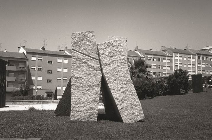 Fortaleza, original Abstract Mixed Technique Sculpture by Volker Schnüttgen