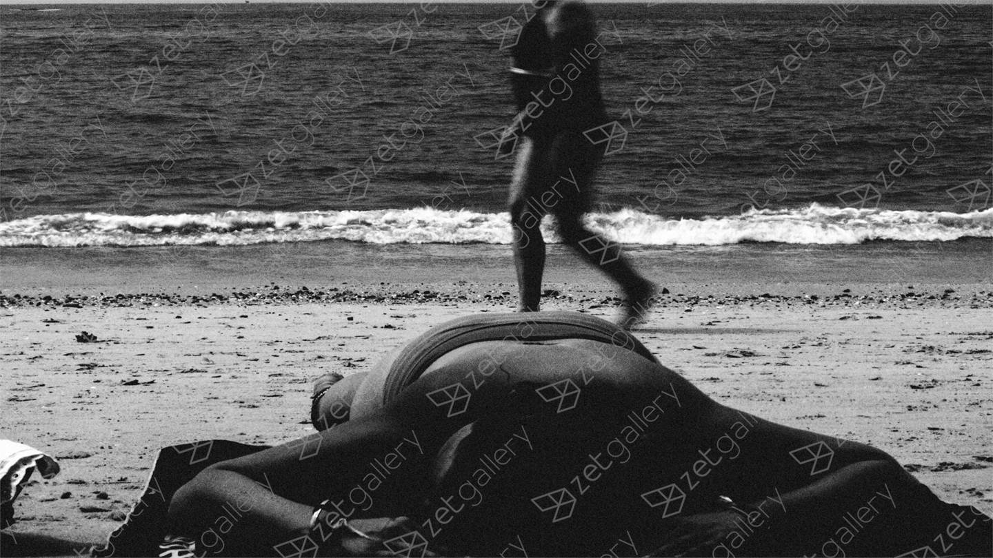 Female On The Beach, Fotografia Analógica Homem original por Hua  Huang