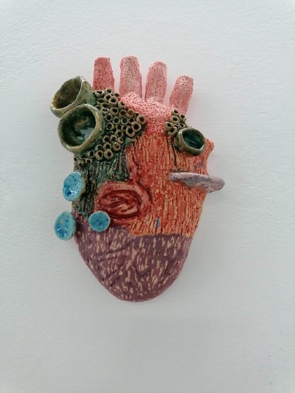 Coração em Contramão #6, original Abstract Ceramic Sculpture by Liliana Velho