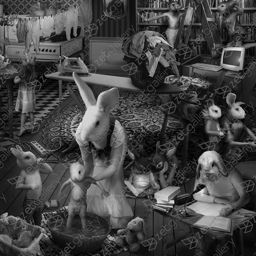Mrs. Rabbit thinks that she can do everything by herself, original Animales Digital Fotografía de Mafalda Marques Correia