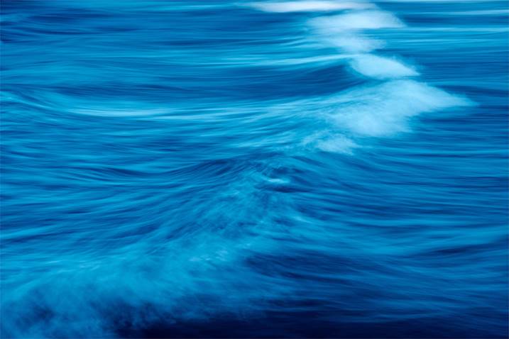 BLUE WAVE, Extra Large Edition 1 of 3, Fotografia Digital Abstrato original por Benjamin Lurie