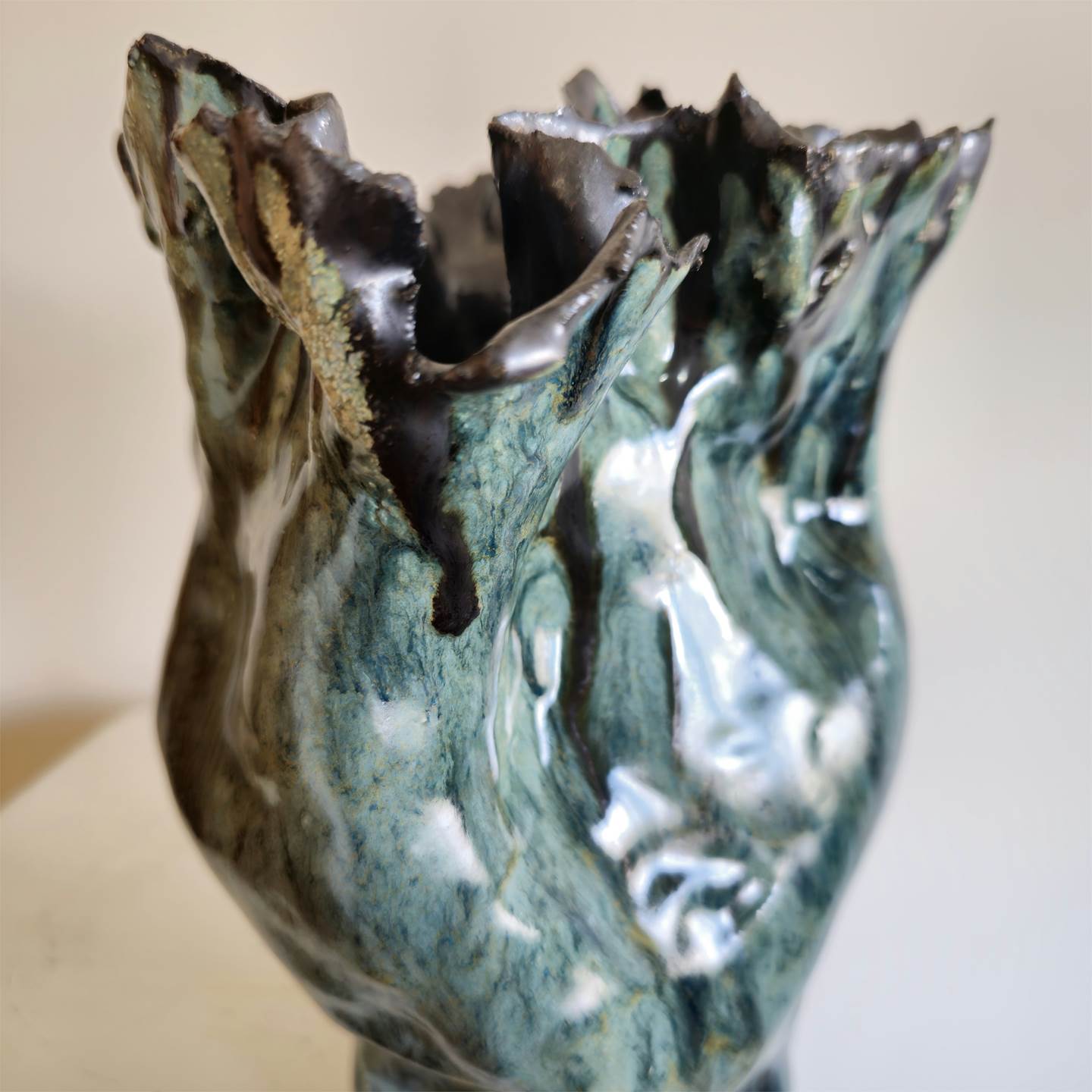 Vase III (Plant), Escultura Cerâmica Figura Humana original por Ana Sousa Santos