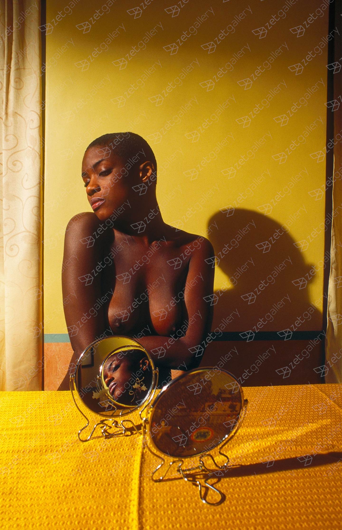 Yolanda Mirror, Fotografia Analógica Vanguarda original por Alva Bernadine