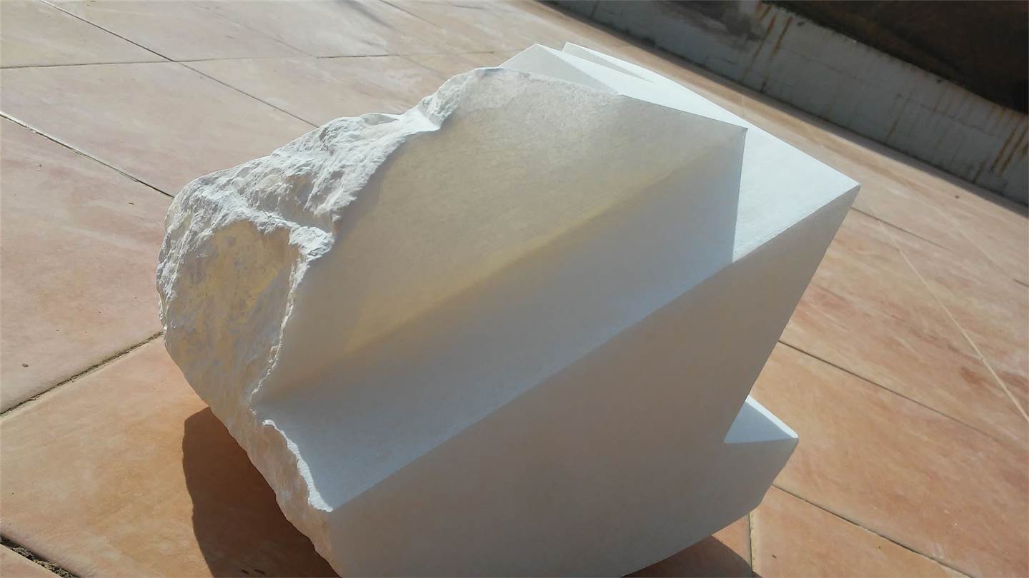 EL REFUGIO/THE SHELTER, original Geométrico Roca Escultura de OSCAR AGUIRRE COMENDADOR