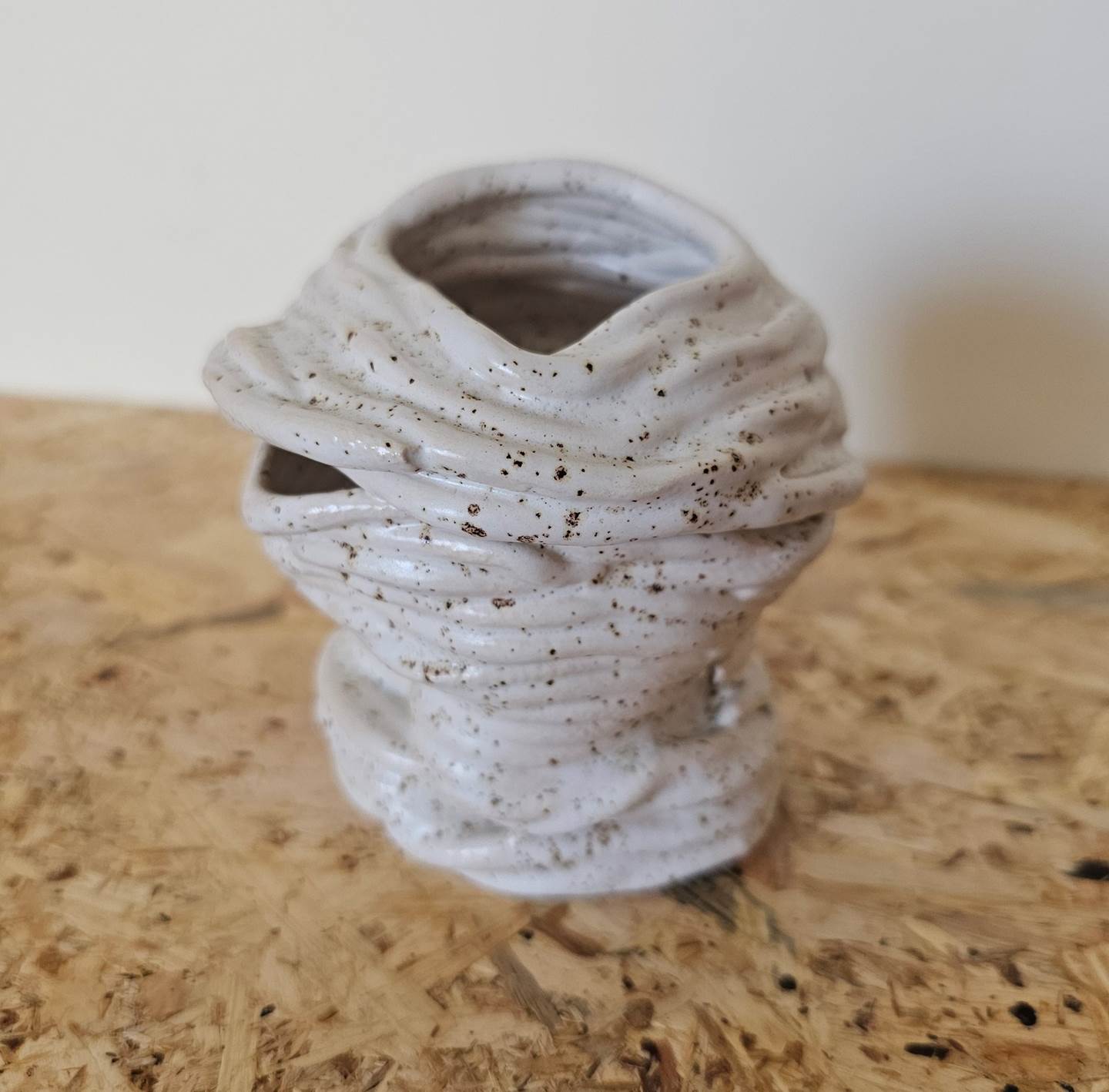 Casúlo Branco II, original Human Figure Ceramic Sculpture by Ana Sousa Santos